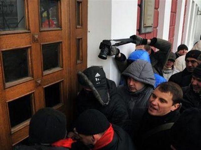 Свободовца, которого обвинили в штурме Одесского горсовета, отпустили под залог 