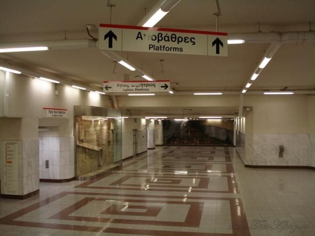 В Афинах работники метро объявили новогодний протест