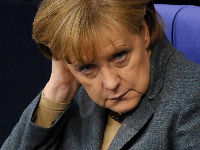 Меркель говорит, что в Европе экономический кризис еще не преодолен