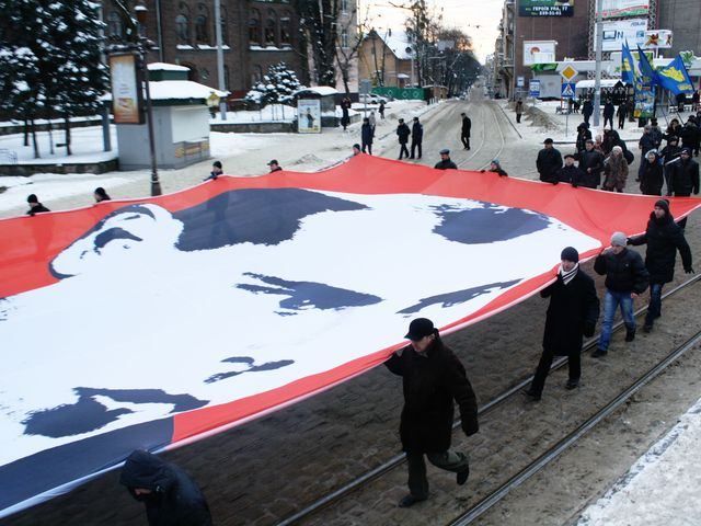 Свободівці готуються до завтрашнього маршу на честь Бандери Свободівці готуються до завтрашнього маршу на честь Бандери