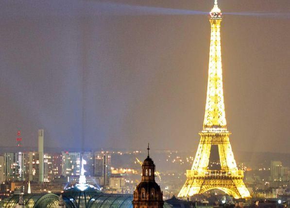 У Парижі активісти захопили посольство Ватикану У Парижі активісти захопили посольство Ватикану