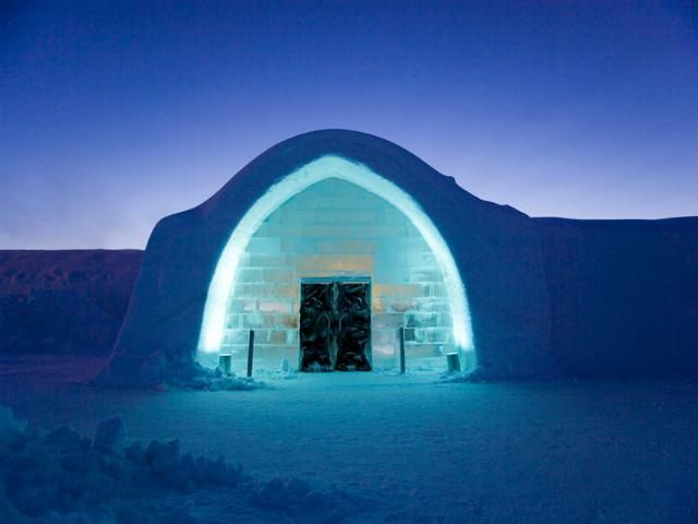 В Швеции создали отель изо льда и снега (Фото)