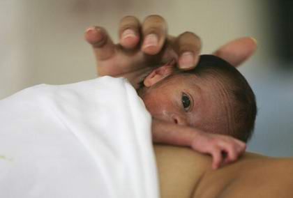 Женщина родила во время предновогоднего шопинга и отказалась от ребенка Женщина родила во время предновогоднего шопинга и отказалась от ребенка