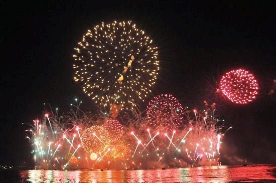 На Филиппинах фейерверки покалечили более 400 человек На Филиппинах фейерверки покалечили более 400 человек