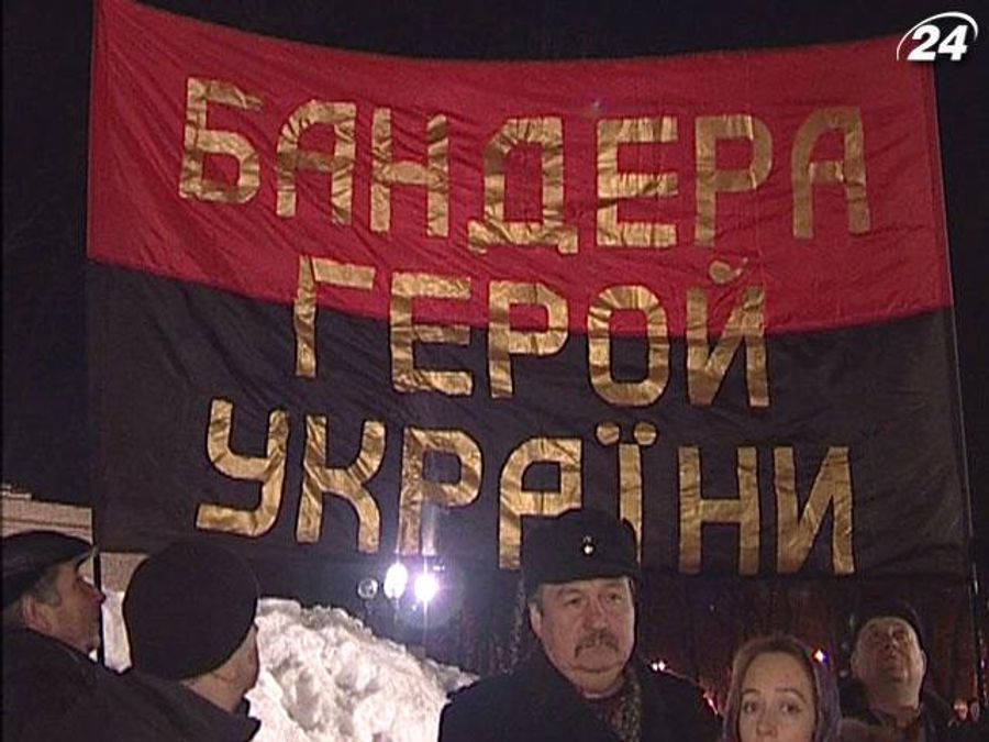 Память Степана Бандеры отметили факельным маршем в Киеве Память Степана Бандеры отметили факельным маршем в Киеве