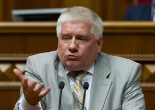 Чечетова шокувало, як свободівці бігали по столах у брудних черевиках Чечетова шокувало, як свободівці бігали по столах у брудних черевиках