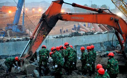 На будівельників метро у Китаї обвалився недобудований тунель 