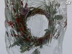 В столиці відкрилась виставка скульптур із льоду та квітів