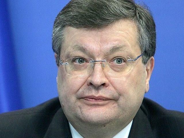 Азаров поручил Грищенко контролировать экстренную медицину Азаров поручил Грищенко контролировать экстренную медицину