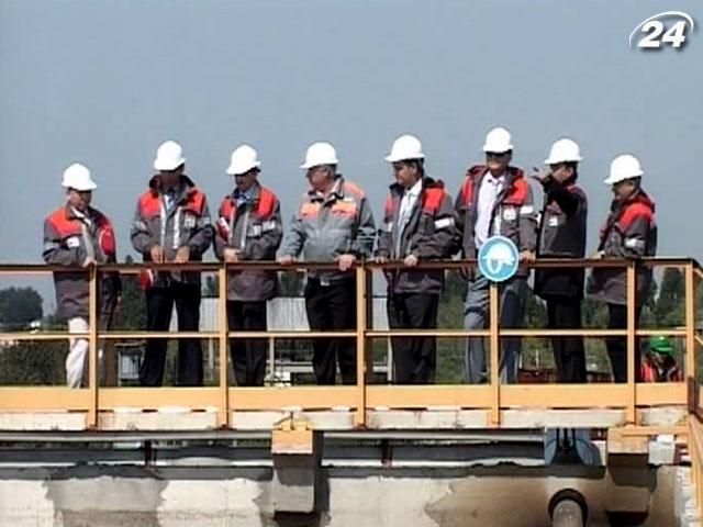 Правительство хочет возобновить работу нефтепереработки и электрометаллургии Правительство хочет возобновить работу нефтепереработки и электрометаллургии