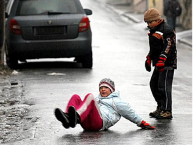 У столиці за минулу добу від ожеледі постраждало 346 людей У столиці за минулу добу від ожеледі постраждало 346 людей