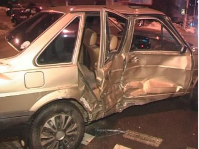 У столиці зіткнулися два легковики (Фото) У столиці зіткнулися два легковики (Фото)