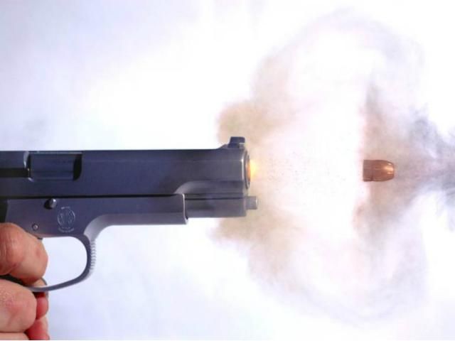 У Хмельницькому п'яний молодик вистрілив у голову товаришу під час сварки У Хмельницькому п'яний молодик вистрілив у голову товаришу під час сварки