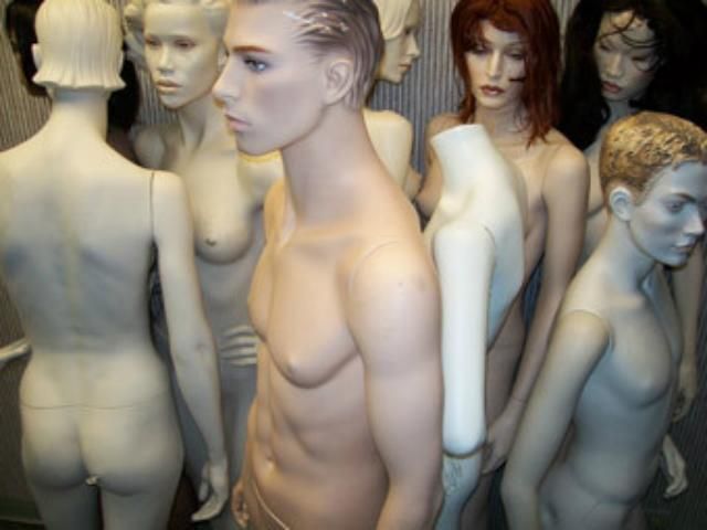 Полтавський грабіжник "роздягнув" манекен Полтавський грабіжник "роздягнув" манекен