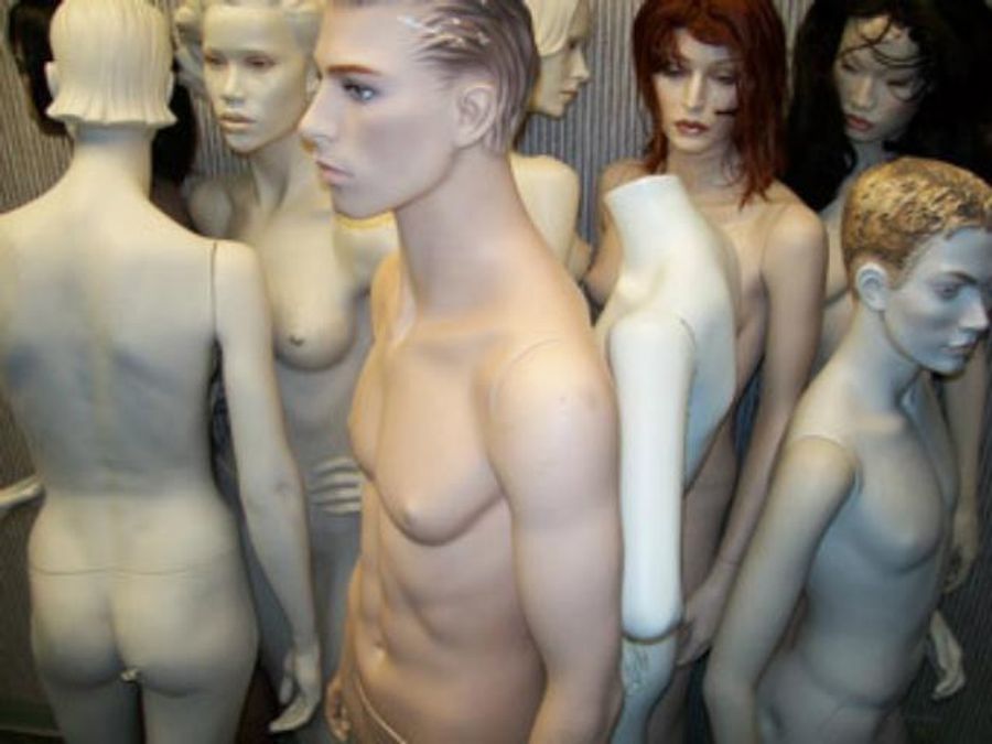 Полтавський грабіжник "роздягнув" манекен 