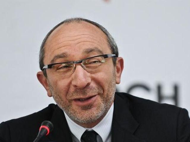 Кернеса обурили презервативи на колесі огляду Кернеса обурили презервативи на колесі огляду