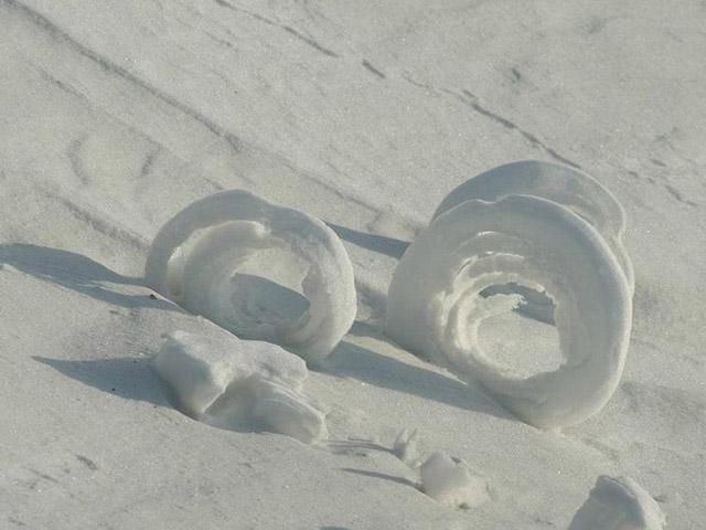 Снежные рулоны – естественный феномен (Фото) Снежные рулоны – естественный феномен (Фото)