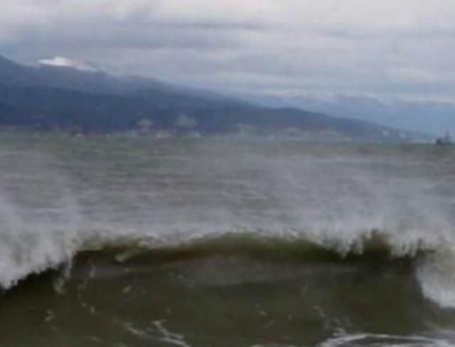 Штормовое предупреждение объявили в Крыму Штормовое предупреждение объявили в Крыму