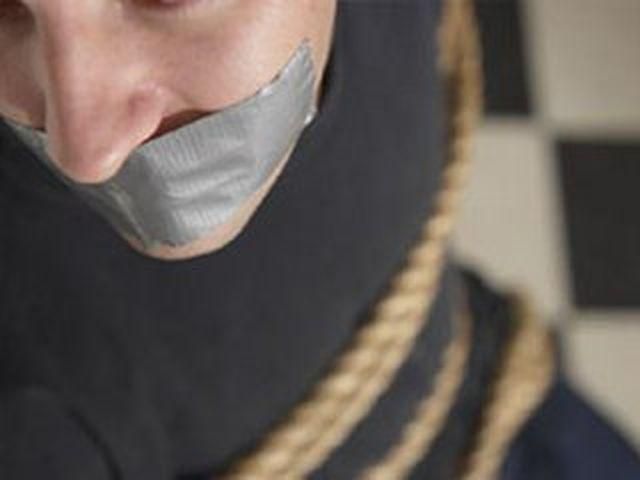 У США чоловік захопив заручників у приватному будинку У США чоловік захопив заручників у приватному будинку