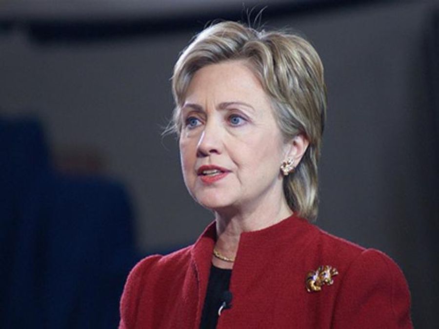 Сьогодні Гіларі Клінтон повернулась до роботи