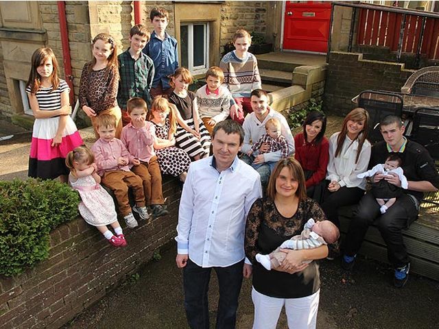 В Великобритании живет семья с 16 детьми (Фото)