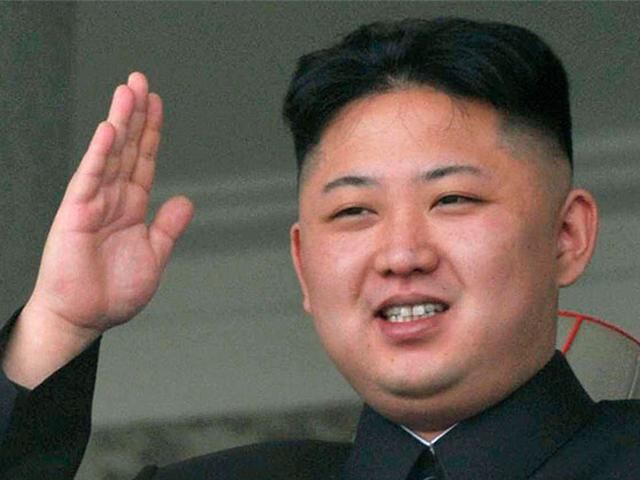 Кім Чен Ин подарував усім дітям по кілограму цукерок Кім Чен Ин подарував усім дітям по кілограму цукерок