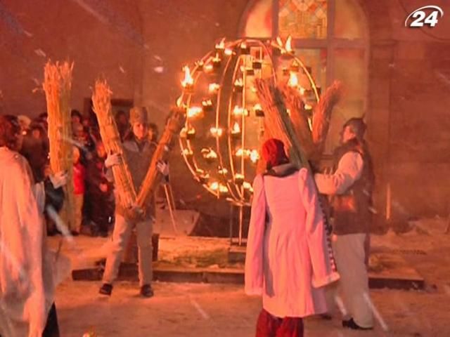 Театр "Воскресение" показал рождественскую огненную сказку