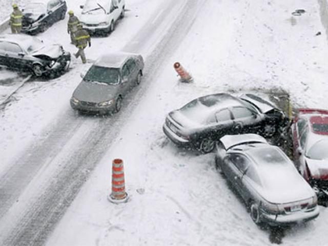 В ДТП на Киевщине попало 5 автомобилей, есть жертвы В ДТП на Киевщине попало 5 автомобилей, есть жертвы