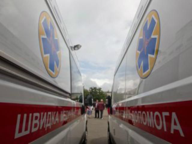 На Одещині авто врізалося у дерево: загинули 3 людини На Одещині авто врізалося у дерево: загинули 3 людини