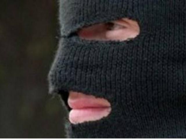 У Сімферополі троє невідомих пограбували гіпермаркет У Сімферополі троє невідомих пограбували гіпермаркет