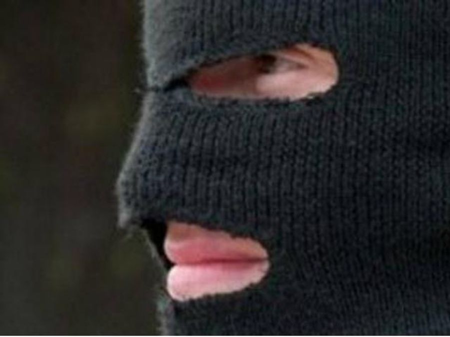 У Сімферополі троє невідомих пограбували гіпермаркет У Сімферополі троє невідомих пограбували гіпермаркет