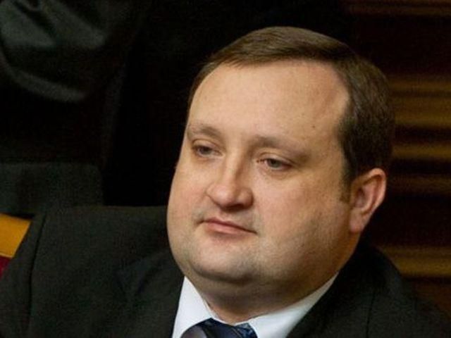 Янукович предлагает парламенту уволить Арбузова с должности главы Нацбанка