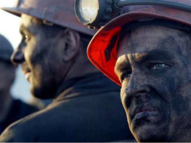 На Луганщині гірники захопили кабінет директора шахти - 10 січня 2013 - Телеканал новин 24 На Луганщині гірники захопили кабінет директора шахти - 10 січня 2013 - Телеканал новин 24