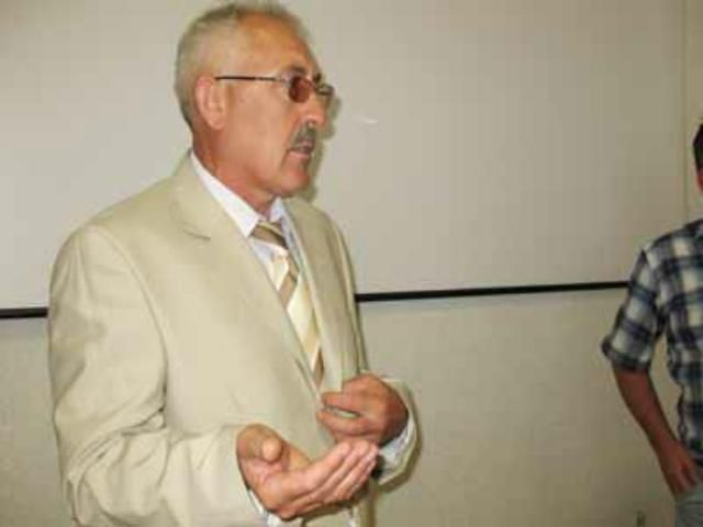 У Чернівцях народний депутат впав і зламав ребро У Чернівцях народний депутат впав і зламав ребро