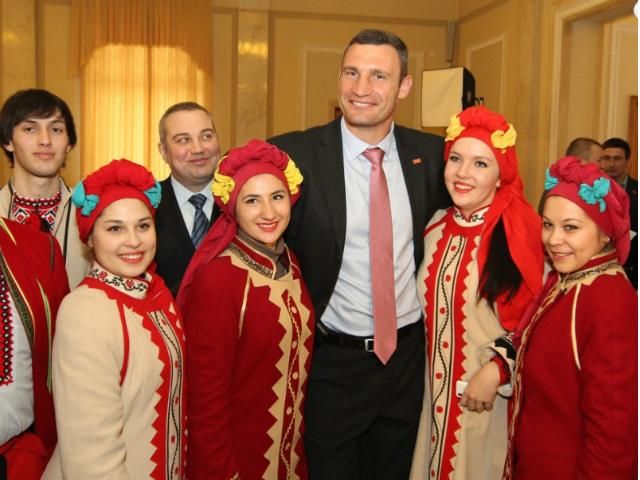 Кличко заколядовал в Верховной Раде (Фото) Кличко заколядовал в Верховной Раде (Фото)