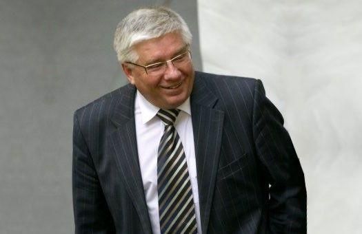 Чечетов считает, что нежелание оппозиции увольнять Арбузова - это комплимент Чечетов считает, что нежелание оппозиции увольнять Арбузова - это комплимент