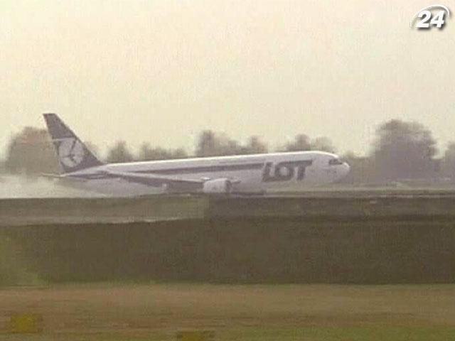 Польська авіакомпанія LOT припинила співпрацю з "АероСвітом"