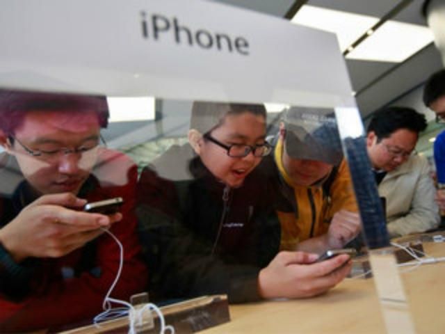 Apple опровергла слухи о "iPhone для бедных" Apple опровергла слухи о "iPhone для бедных"