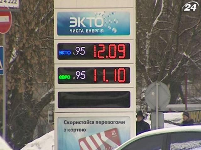 АМКУ оштрафует нефтетрейдеров за высокие цены на бензин