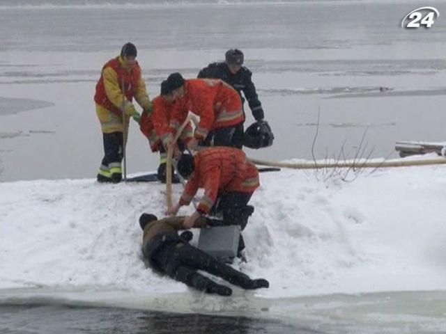 Днепропетровские спасатели провели тренировку спасения на воде