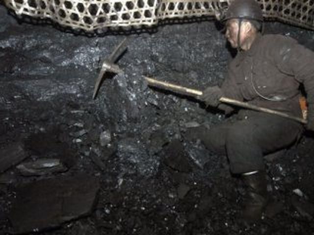 На Донеччині гірника засипало вугіллям
