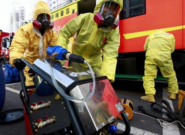 У Південній Кореї через витік соляної кислоти евакуювали майже 800 людей У Південній Кореї через витік соляної кислоти евакуювали майже 800 людей