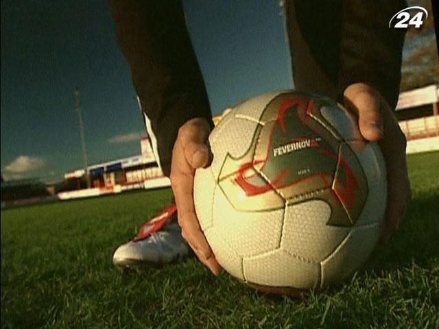 Як виготовляють футбольний м’яч (Відео) Як виготовляють футбольний м’яч (Відео)