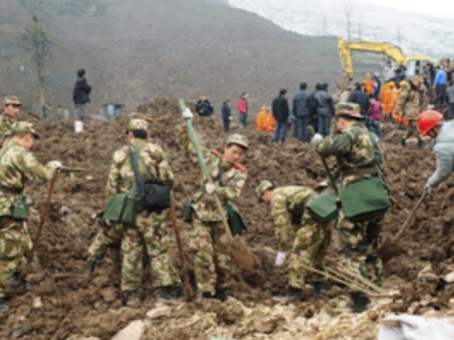 Жертвами оползня в Китае стали уже почти 50 человек Жертвами оползня в Китае стали уже почти 50 человек