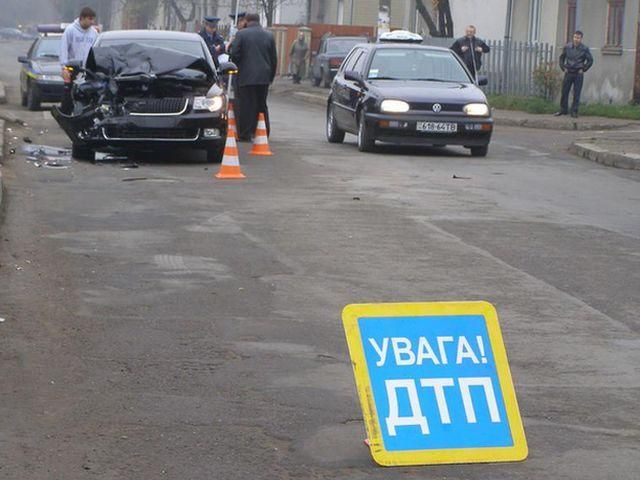 Аварія на Харківщині: 2 загинули, 2 травмовані Аварія на Харківщині: 2 загинули, 2 травмовані