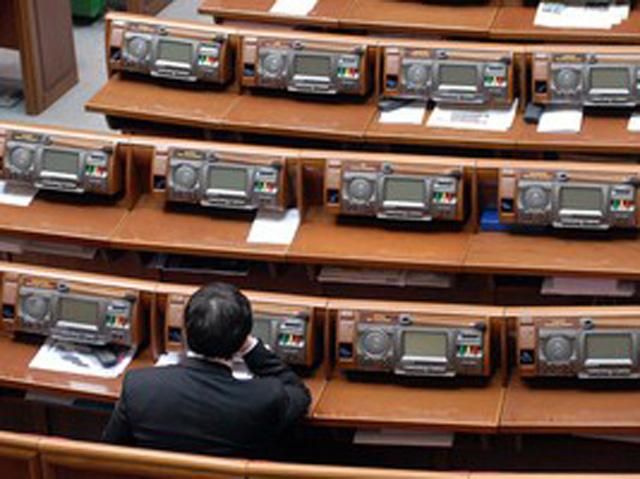 24 соратника Тимошенко не голосовали за декриминализацию "статьи Тимошенко" 24 соратника Тимошенко не голосовали за декриминализацию "статьи Тимошенко"