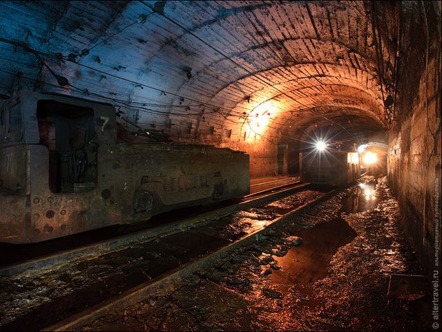 На Донетчине спасатели подняли тело горняка, которого засыпала угольная масса На Донетчине спасатели подняли тело горняка, которого засыпала угольная масса