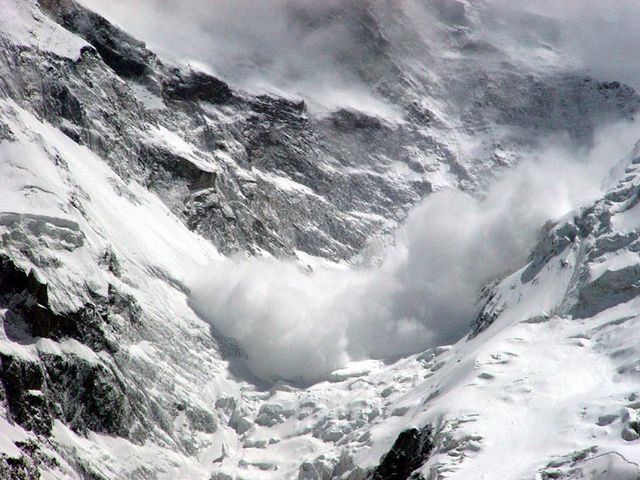 На Прикарпатті – загроза сходження лавини