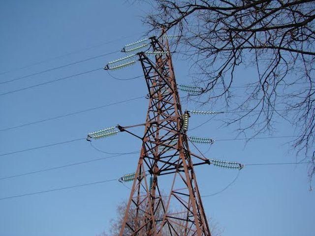 В Крыму водитель на иномарке оставил полсела без электричества В Крыму водитель на иномарке оставил полсела без электричества