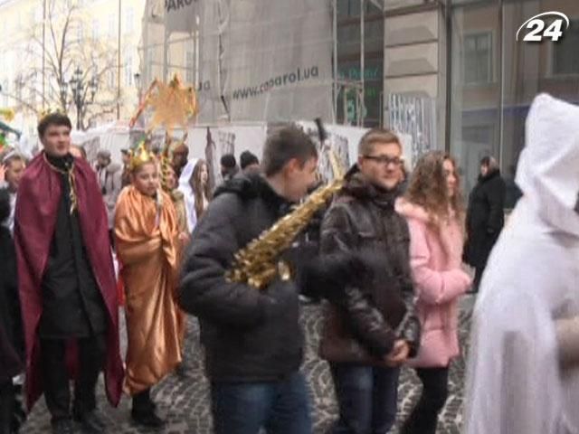 Традиционное шествие звездочетов собрало во Львове до полусотни мастеров